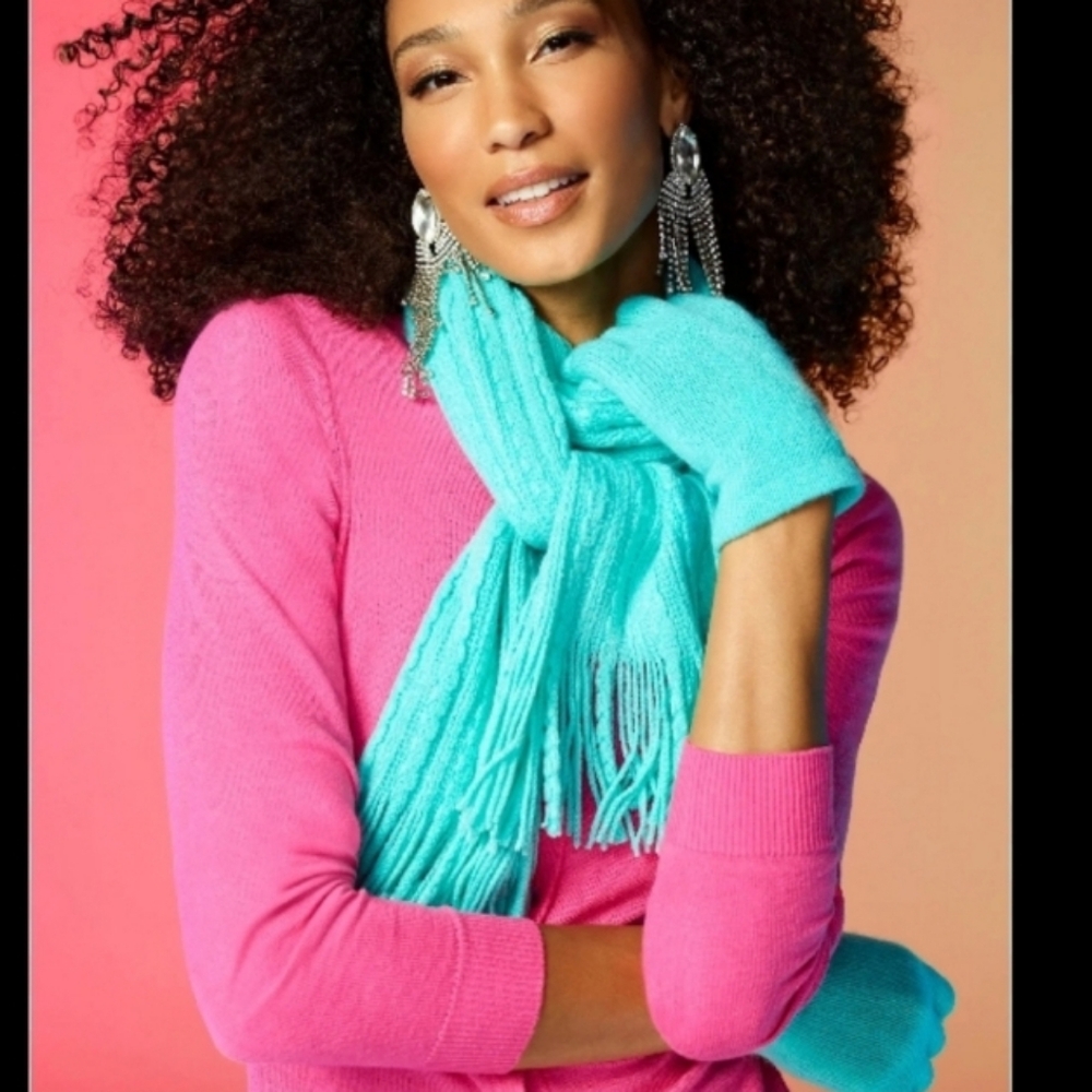 Scarves Bundle (3) Cableknit Gloves Set Check - Picture 12 of 12